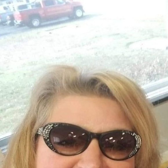 Meet your Posher, Kendra - Picture 1 of 1
